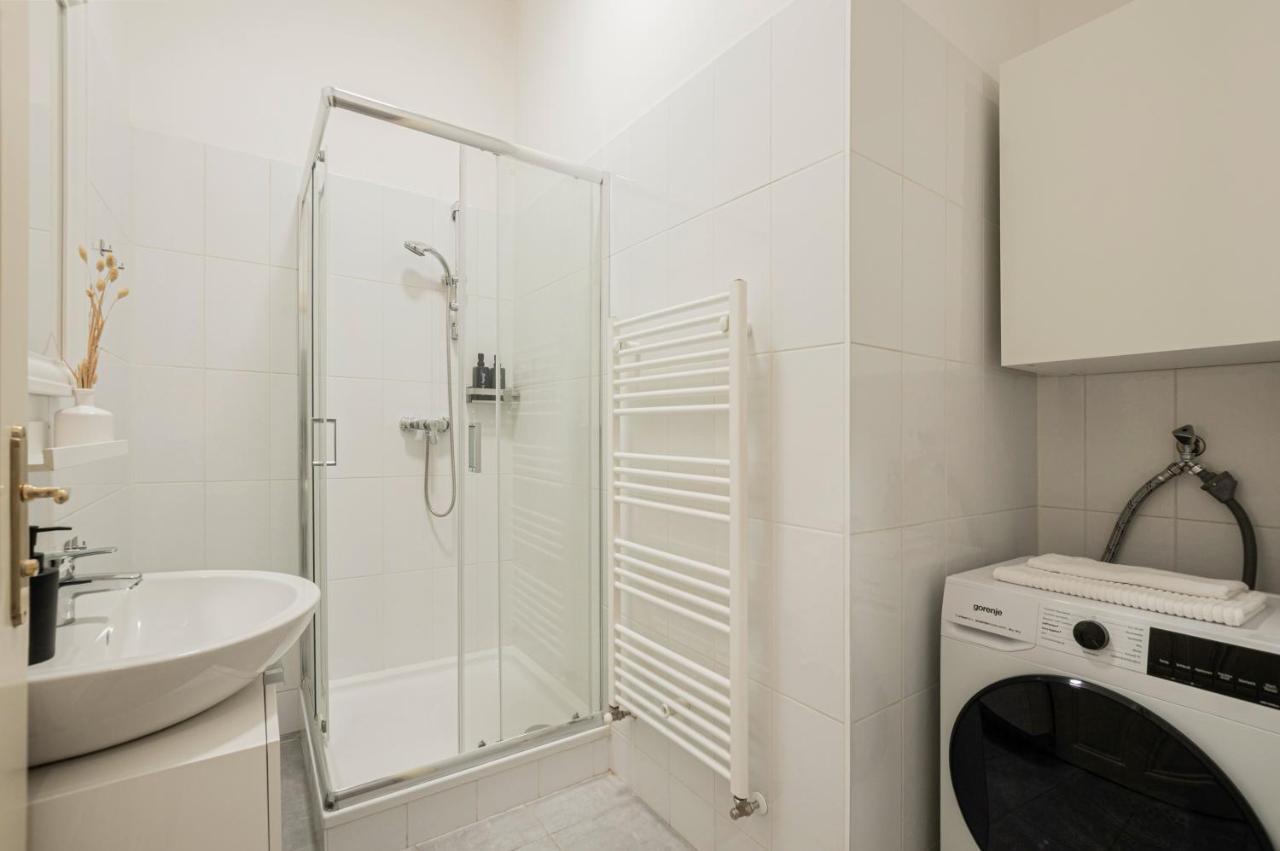 Charming Apt Perfect For 4-6 Tram, Self-Checkin Vienna Exterior photo